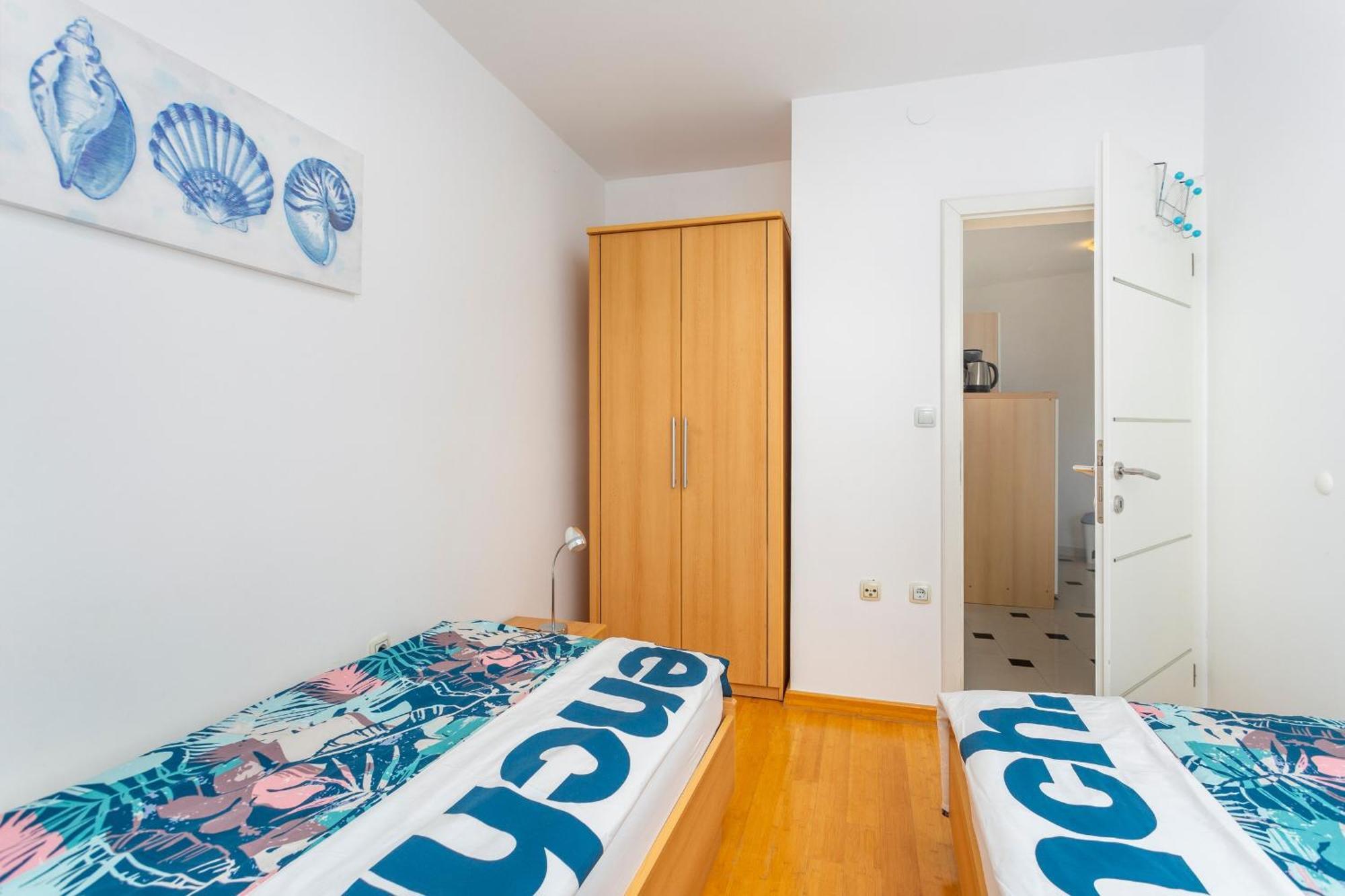 Apartments By The Sea Njivice, Krk - 5296 Bilik gambar