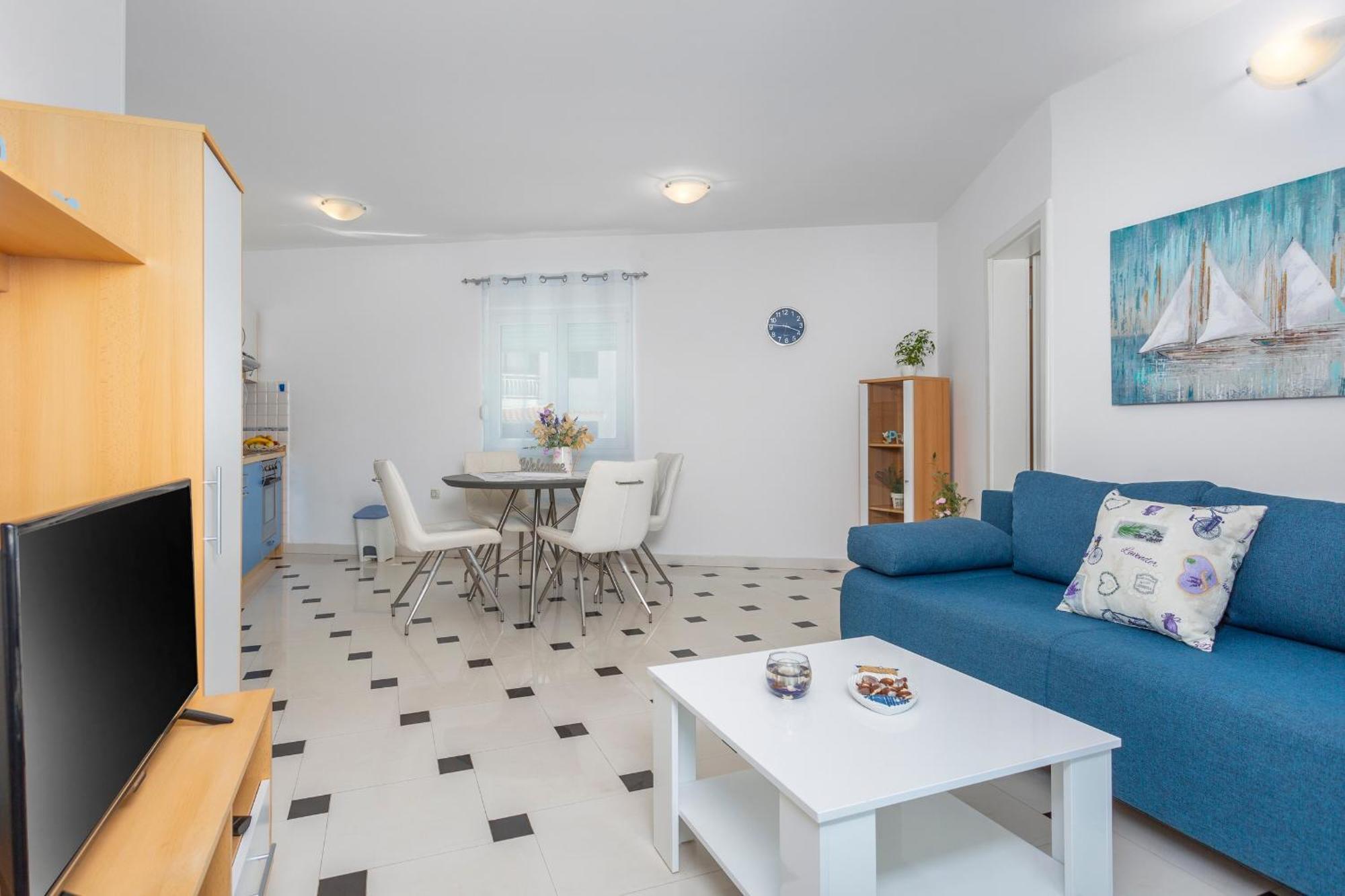 Apartments By The Sea Njivice, Krk - 5296 Bilik gambar