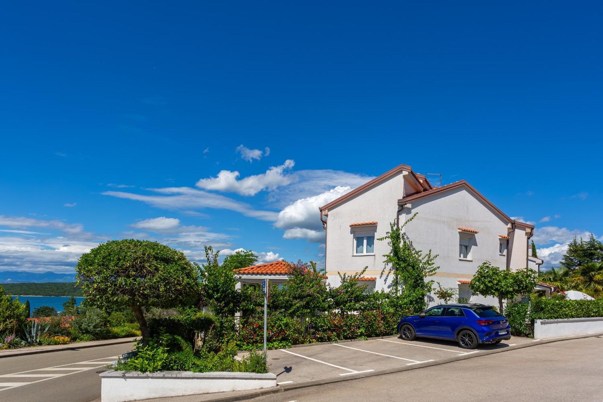 Apartments By The Sea Njivice, Krk - 5296 Luaran gambar