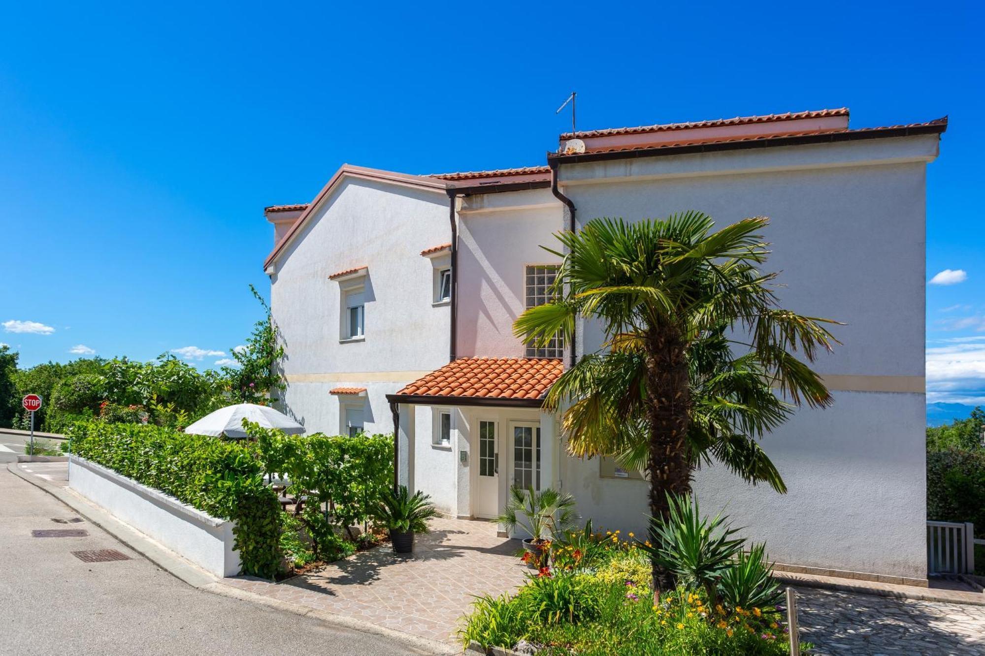 Apartments By The Sea Njivice, Krk - 5296 Luaran gambar